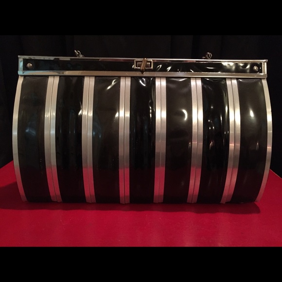 Cool black & aluminum patent leather purse - Picture 2 of 6
